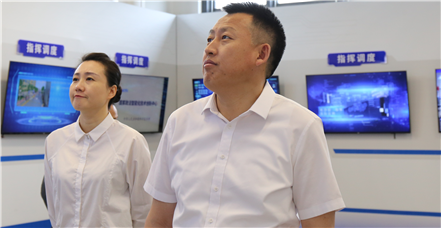 黑龙江省大庆市萨尔图区委副书记、区长权占峰一行莅临尊龙凯时集团考察指导